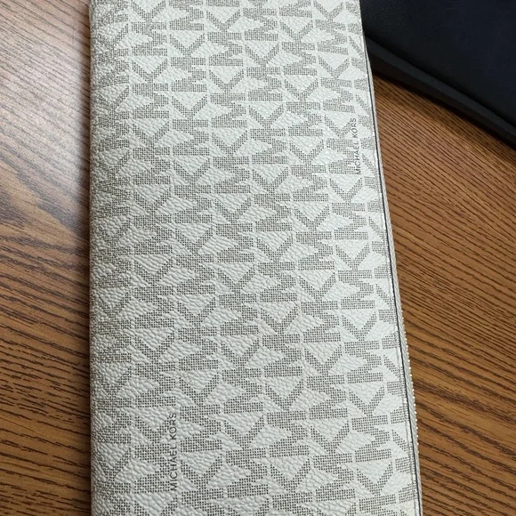 Michael Kors Beige Logo Wristlet with Brown Strap/jet set travel large - Picture 3 of 4